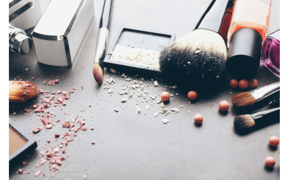 IS IT TIME TO TOSS YOUR BEAUTY PRODUCTS?